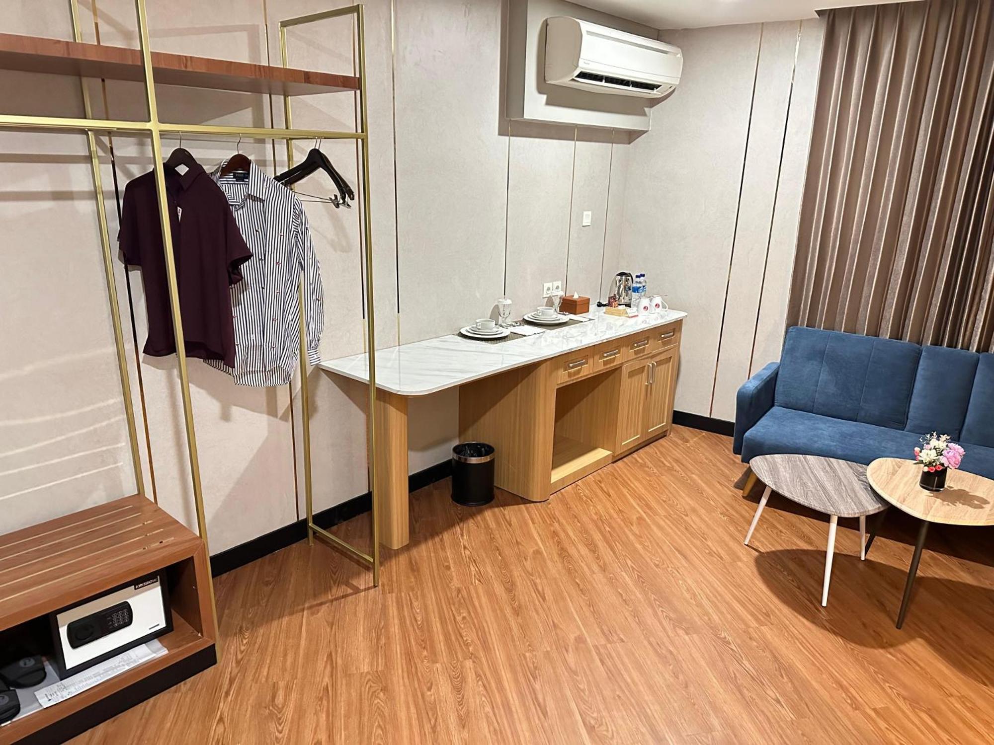 D'Primahotel Jemursari Surabaya Eksteriør billede