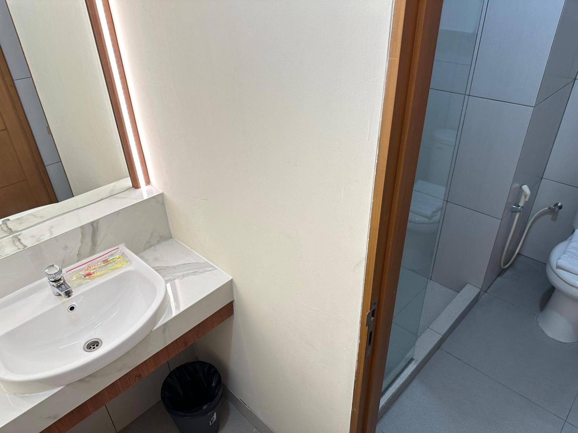 D'Primahotel Jemursari Surabaya Eksteriør billede