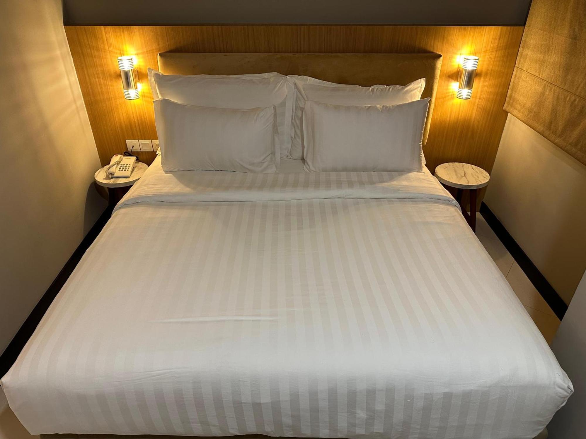D'Primahotel Jemursari Surabaya Eksteriør billede